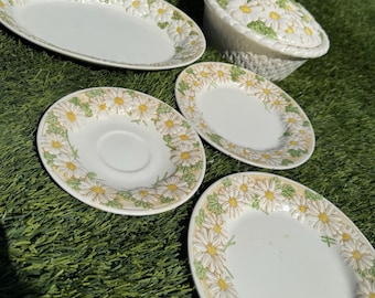 5 piece Metlox Poppytrail Vintage Daisy Covered Casserole, Platter, Saucer+2 Plate Set- must see! Vintage china flowers floral rare