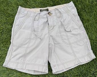 Eddie Bauer womens beige flat front hiking outdoor chino shorts Y2K Vintage Size 2