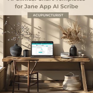 Op de afbeelding: Een laptop met een klinische grafieksjabloon staat op een houten bureau. De tekst "AI Clinical Chart Templates for Jane App AI Scribe" en "ACUPUNCTURIST" zijn zichtbaar. De scène omvat een stoel, vazen en een gevlochten mand.