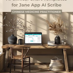 Op de afbeelding: Een laptop met een gebruikersinterface staat op een rustieke houten tafel. De tekst "AI Clinical Chart Templates for Jane App AI Scribe" en "Chinese Medicine Practitioner" zijn zichtbaar. Een vaas met takken en een andere met gedroogde planten staan op het bureau.