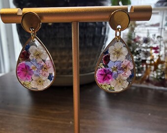 押し花のティアドロップ型樹脂イヤリング
