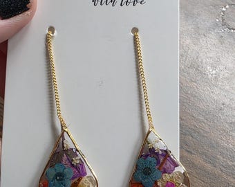 両面レジンフラワーイヤリング、長さ調節可能なゴールドチェーン付き