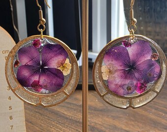 紫色の押し花樹脂製丸型イヤリング