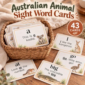 Puede incluir: Un conjunto de 43 tarjetas de palabras visuales de animales australianos en una cesta tejida. Cada tarjeta rectangular presenta un fondo blanco, un borde beige y una ilustración de un animal australiano con texto. Las tarjetas muestran palabras.