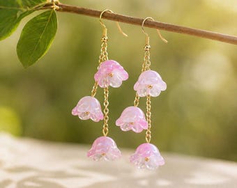Pendientes de lirio del valle / Pendientes colgantes florales rosas / Joyería delicada de cadena dorada / Regalo hecho a mano para ella