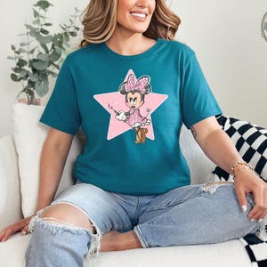 Camiseta de cumpleaños de Minnie, camiseta rosa brillante de Minnie Mouse con estrella, camiseta para viaje de chicas a Disney, camiseta de Magic Kingdom, camiseta de Disneyland, camiseta de Disney imagen 2
