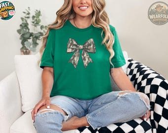 Camo Bow Tshirt, Camouflage Pattern Bow Shirt, Military Style Graphic Tee, Casual Bow Design Shirt, Trendy Camo Fashion Tshirt