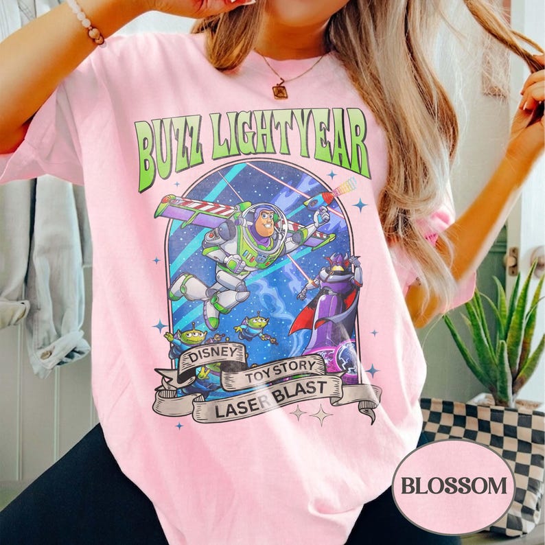 Comfort Colors® Vintage Buzz Lightyear-tröja, Toy Story Vänner-tröja, Disney-familjesemestertröja, Toy Story-födelsedagströja, Disney Pixar-tröja bild 5