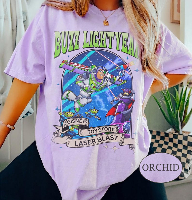 Comfort Colors® Vintage Buzz Lightyear-tröja, Toy Story Vänner-tröja, Disney-familjesemestertröja, Toy Story-födelsedagströja, Disney Pixar-tröja bild 7