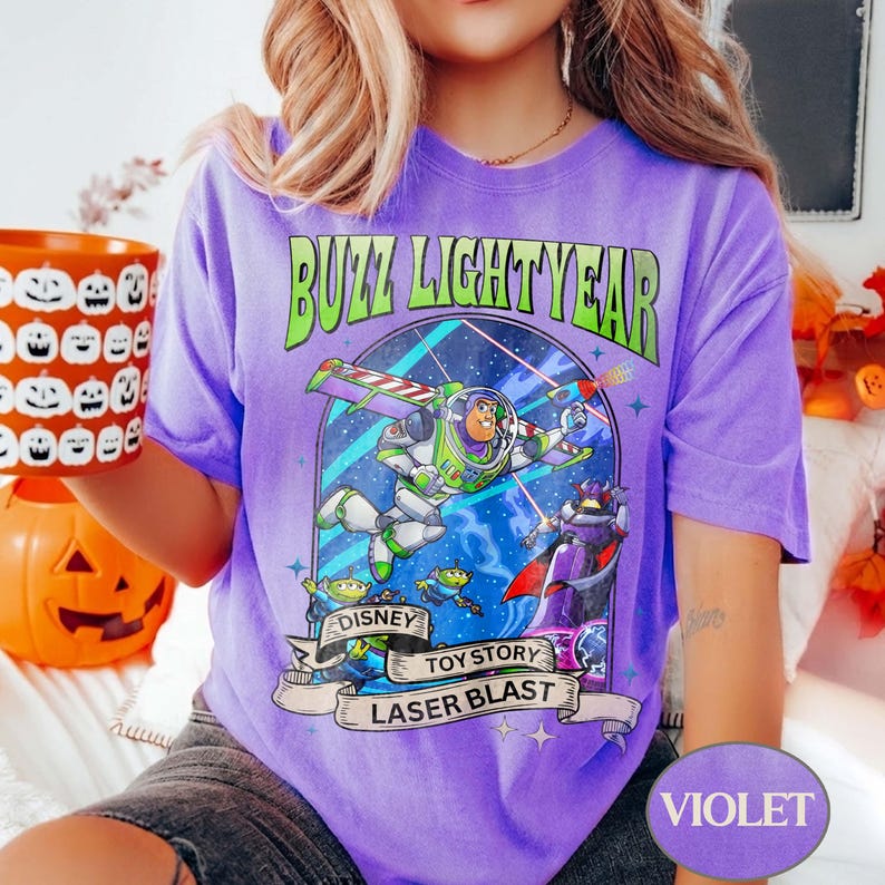 Comfort Colors® Vintage Buzz Lightyear-tröja, Toy Story Vänner-tröja, Disney-familjesemestertröja, Toy Story-födelsedagströja, Disney Pixar-tröja bild 4