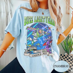 Comfort Colors® Vintage Buzz Lightyear-tröja, Toy Story Vänner-tröja, Disney-familjesemestertröja, Toy Story-födelsedagströja, Disney Pixar-tröja bild 3