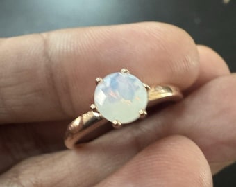 Anillo minimalista de piedra lunar con sello en oro laminado de 14 quilates RG 585, talla 7