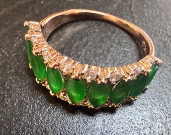 585 14K RG Gold gestempelt Eleganter Marquise-Schliff Grüner Smaragd Ringgröße 7