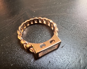 585 Bague tendance en or 14 carats estampé avec zircons est-ouest estampés taille 7