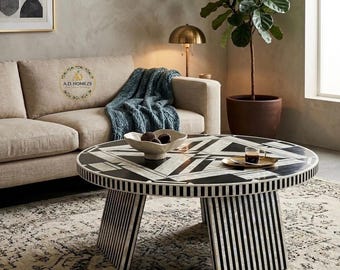 Mesa de centro artesanal con incrustaciones de nácar, mesa de centro geométrica en blanco y negro.