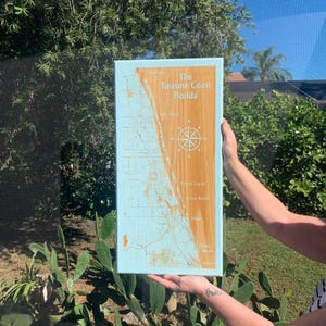 Mapa grabado: Costa del tesoro de Florida, grabado personalizado, arte mural de madera, grabado con láser, topográfico, arte mural, regalo personalizado, 24 x 12 pulgadas