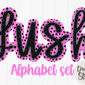 Op de afbeelding: Een digitaal ontwerp met het woord 'LUSH' in zwarte, glitter-getextureerde letters met een witte rand, tegen een roze achtergrond met zwarte stippen. De tekst 'Alphabet set' is roze. Het DigiBo Studio-logo staat rechtsonder.