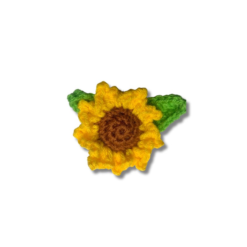 crochet sunflower with leaves brooch
