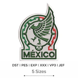 Könnte beinhalten: Ein gestickter Aufnäher mit einem stilisierten Adler, der auf einem Fußball sitzt, in den Farben Grün, Weiß und Rot. Das Wort MÉXICO ist unten in Grün gestickt. Unter dem Design steht der Text DST | PES | EXP | XXX | VP3 | JEF und 5 Sizes.