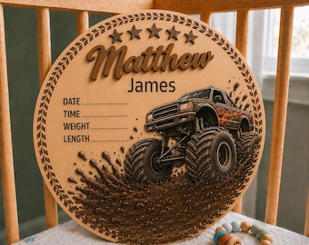 Targa di annuncio nascita personalizzata in legno a forma di monster truck, con statistiche di nascita del bambino, annuncio di nascita in ospedale, decorazione personalizzata per la cameretta.