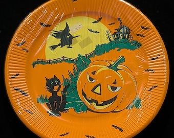Vintage Package of Beach Halloween Plates Sealed