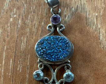 Magnifique collier unique en titane druzy améthyste en titane sterling