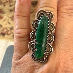 Vintage Large Artist Signed EK" Native American Sterling Silver Green Malachite Ring Size 8.25