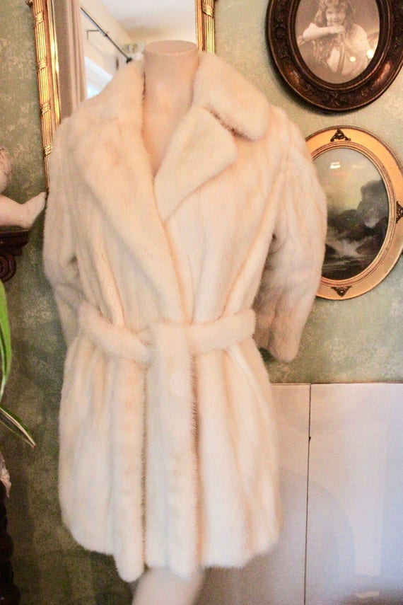 Ladies Soft Luxurious Jay Elder Natural White Mink