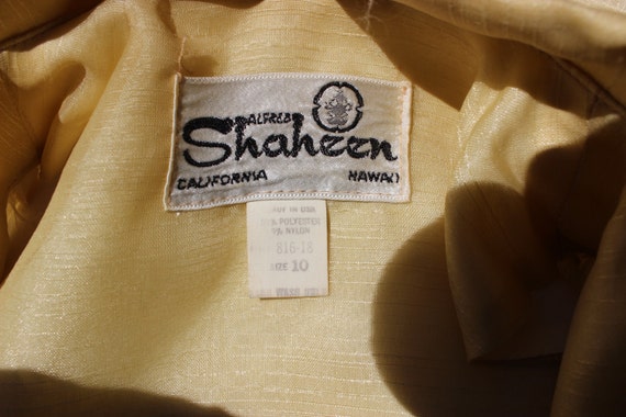 Beautiful Golden Yellow Alfred Shaheen Vintage Pl… - image 4