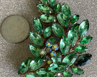 Stunning Large D & E Juliana Vintage Green Multi Layered Stunning Large D & E Juliana Vintage Green Multi Layered