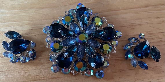 Stunning Huge Vintage Dark Blue Rhinestone Brooch… - image 1