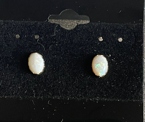 Vintage Petite Delicate Genuine Opal 14k Gold Pos… - image 1