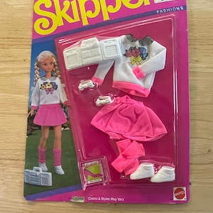 Vintage 1990 Barbie/ Skipper Trendy Teen Fashions Outfit With Radio