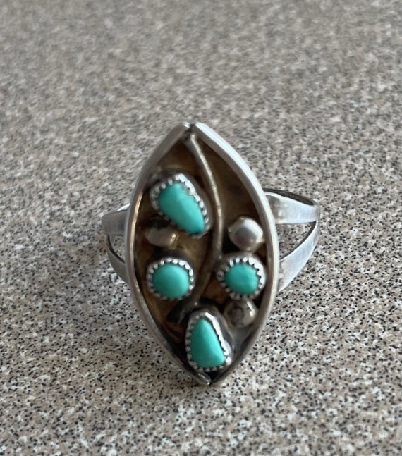 Beautiful Petite Vintage Native American Navajo Turquoise Coral Sterling Silver Ring Beautiful Petite Vintage Native American Navajo Turquoise Coral Sterling Silver Ring