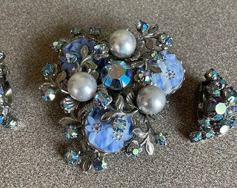 Stunning Unsigned Blue Aurora Borealis Rhinestone Brooch Pin and Clip Earrings