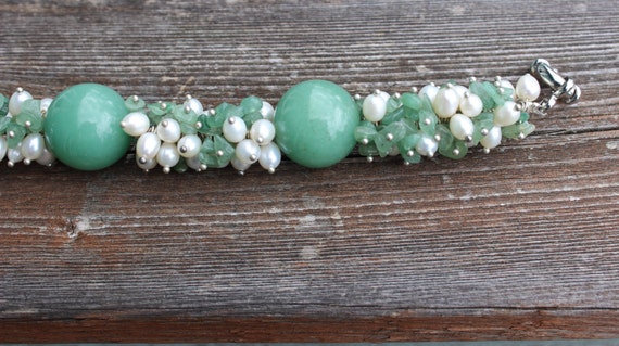 Unique Green Jade and Fresh Water Pearl Bracelet - image 3