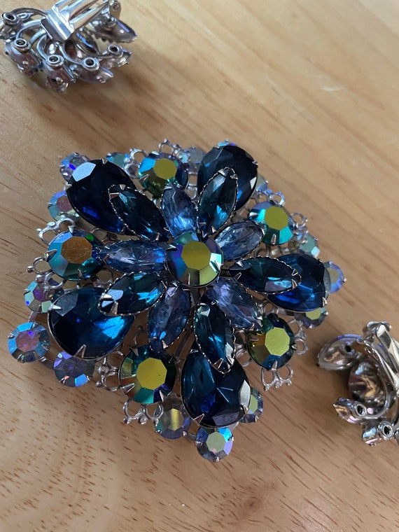 Stunning Huge Vintage Dark Blue Rhinestone Brooch… - image 3