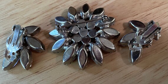 Stunning Unsigned Lavender Rhinestone Brooch Pin … - image 2