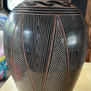 Large Vintage Artist Signed Paula Guturrez San Juan De O Stippled Vase