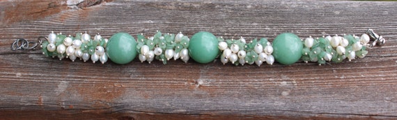 Unique Green Jade and Fresh Water Pearl Bracelet - image 2