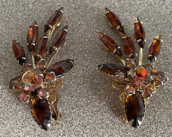 Large JULIANA D & E Golden Topaz Brown Rhinestone Clip Earrings Vintage 50's 60's Crystal Stones