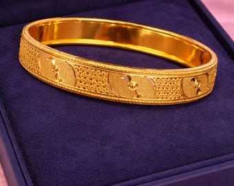 22K Yellow Gold Diamond Cut Bangle Kada, Traditional Indian Wedding Bracelet