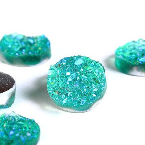 12mm Cabochons ronds de couleur vert AB en résine (1654)