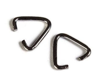 9mm triangular gunmetal jumpring - Black triangle jumpring - Triangle Jump Rings - Triangle bail - Ice Pick - Nickel free - Lead free (1831)