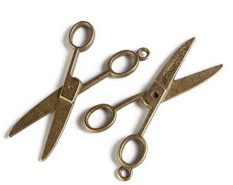 Antique brass Scissor charm - Scissor pendant - Sew pendant - Hairdresser charm - 2 sided charm - 41mm x 21mm - nickel free lead free (1889)