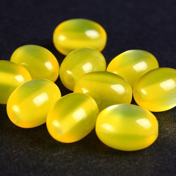 Yellow oval beads - Yellow resin beads - Yellow acrylic beads - Yellow lucite beads - 11mm x 9mm (205)