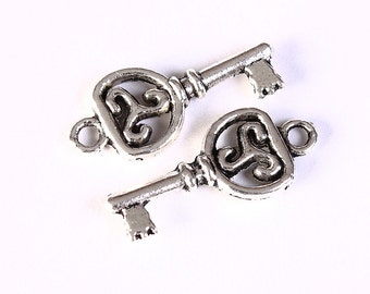 Filigree key charm pendant antique silver - 22mm x 10mm - Lead free (1334)