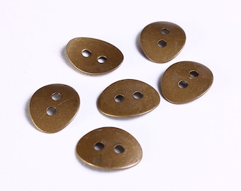 Antique brass button - Metal button - Oval button - 14mm x 10mm (1090)