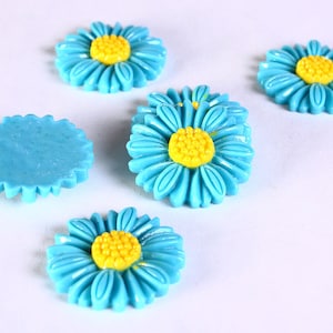 Marguerite bleu cabochons en résine en forme de fleur 27mm (629)