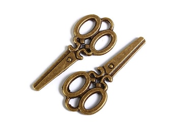 Antique brass Scissors pendant - Scissors charm - 3D charm - Sew Charm - Hairdresser Charms - 34mm x 13mm (1758)